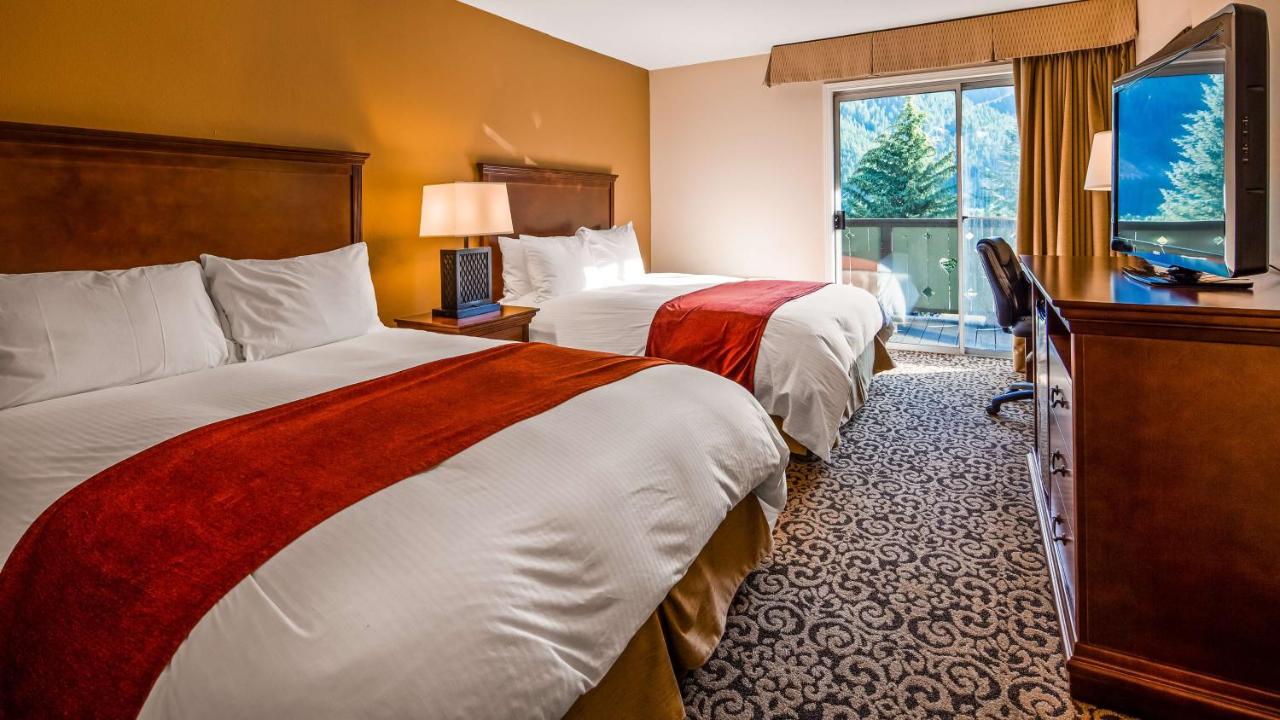 Queen Room with Mountain View - Non-Smoking at Best Western Tyrolean Lodge