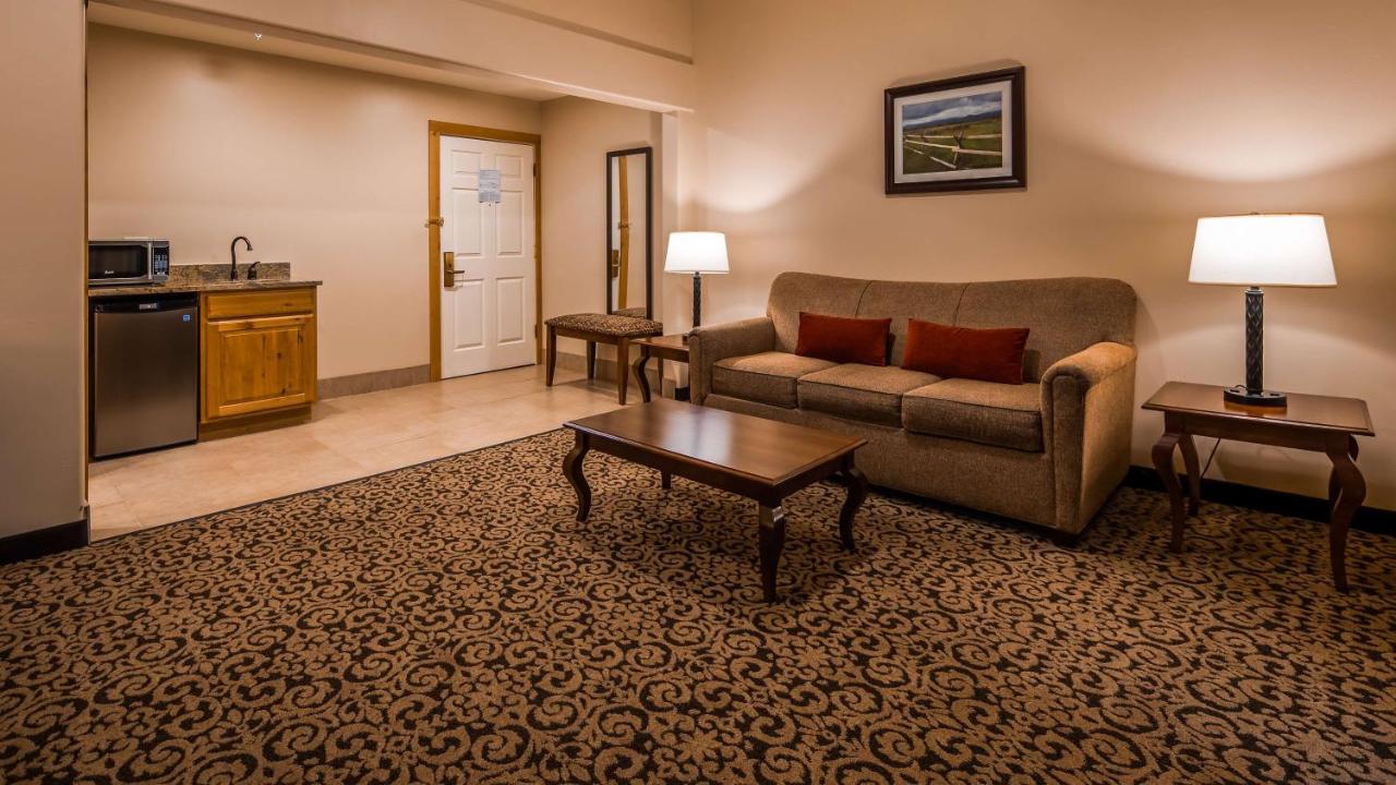 King Room with Sofa Bed - Non-Smoking at Best Western Tyrolean Lodge