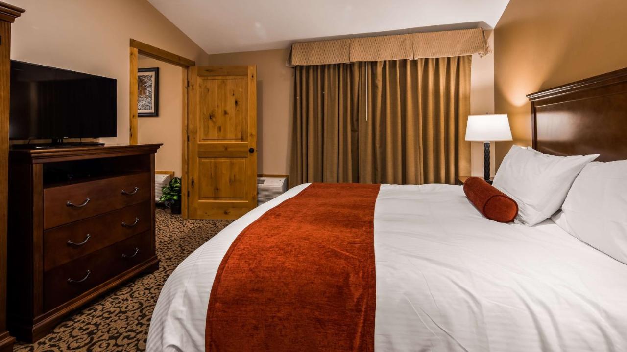King Room with Sofa Bed - Non-Smoking at Best Western Tyrolean Lodge