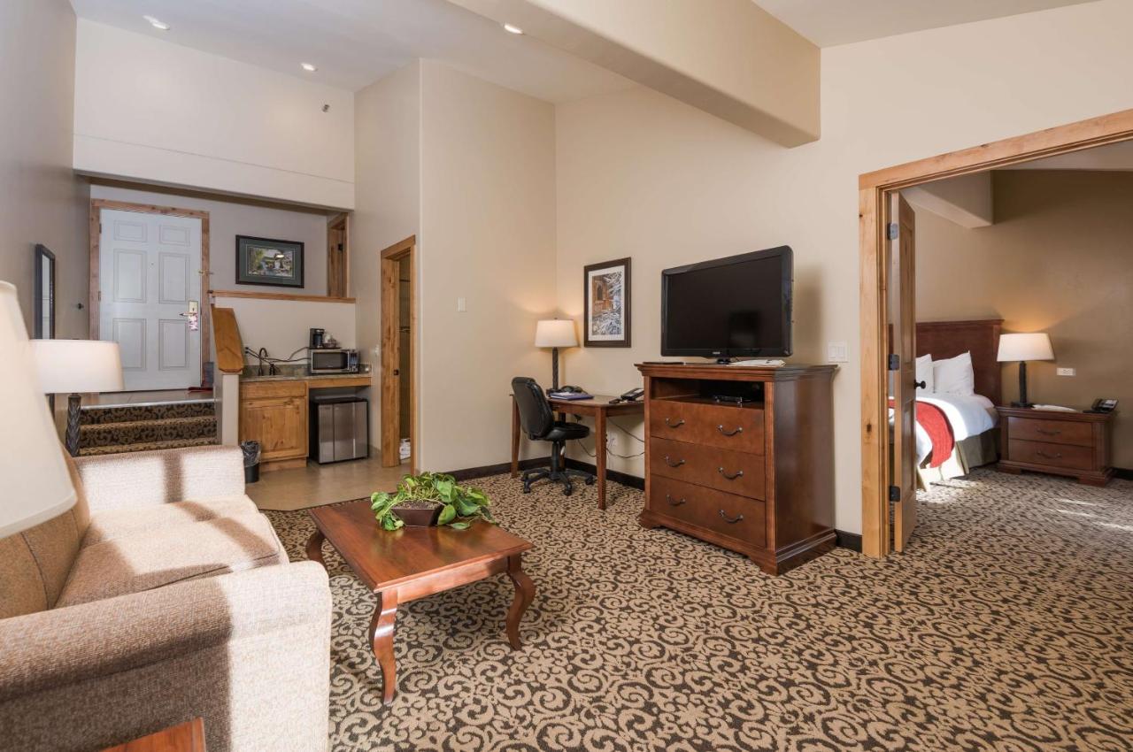 King Room with Sofa Bed - Non-Smoking at Best Western Tyrolean Lodge