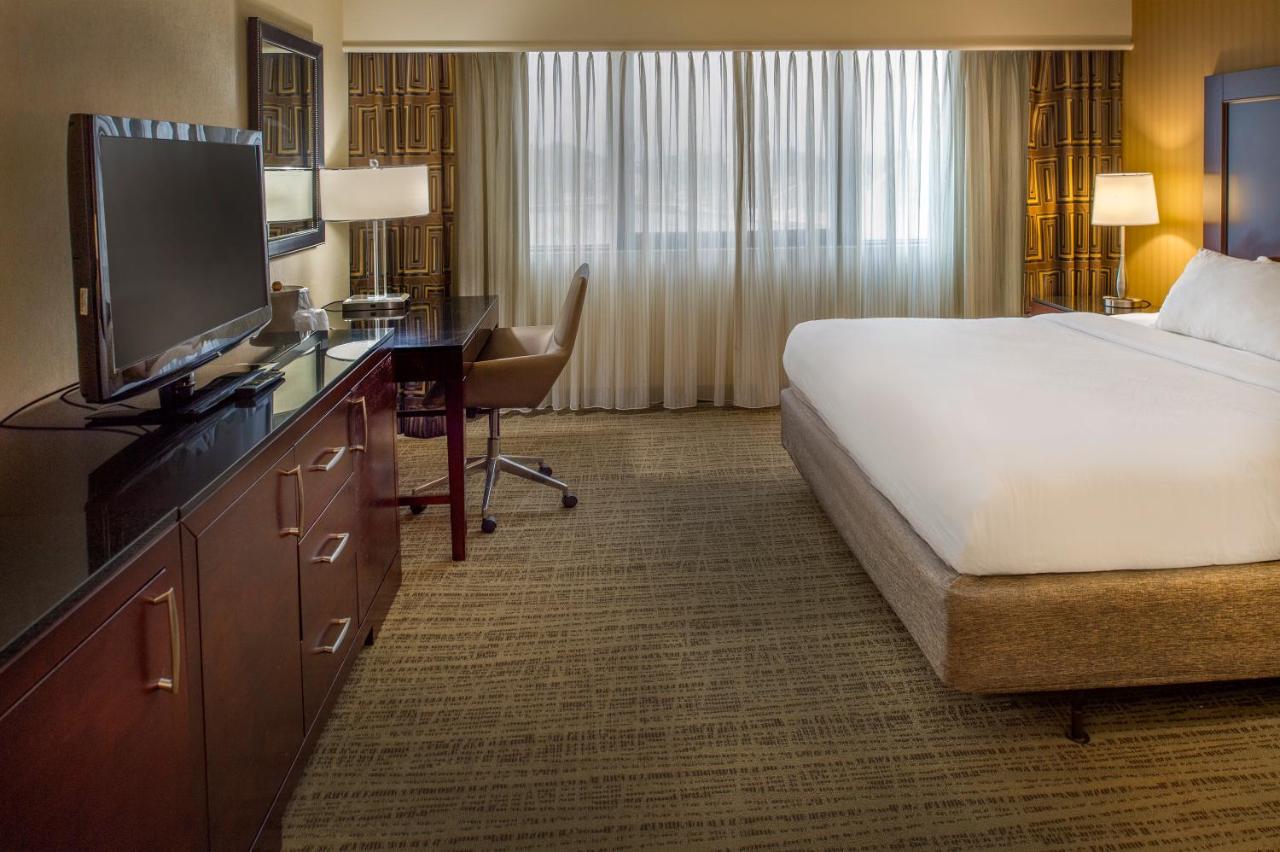 | Crowne Plaza Hotel St. Louis Airport, an IHG Hotel