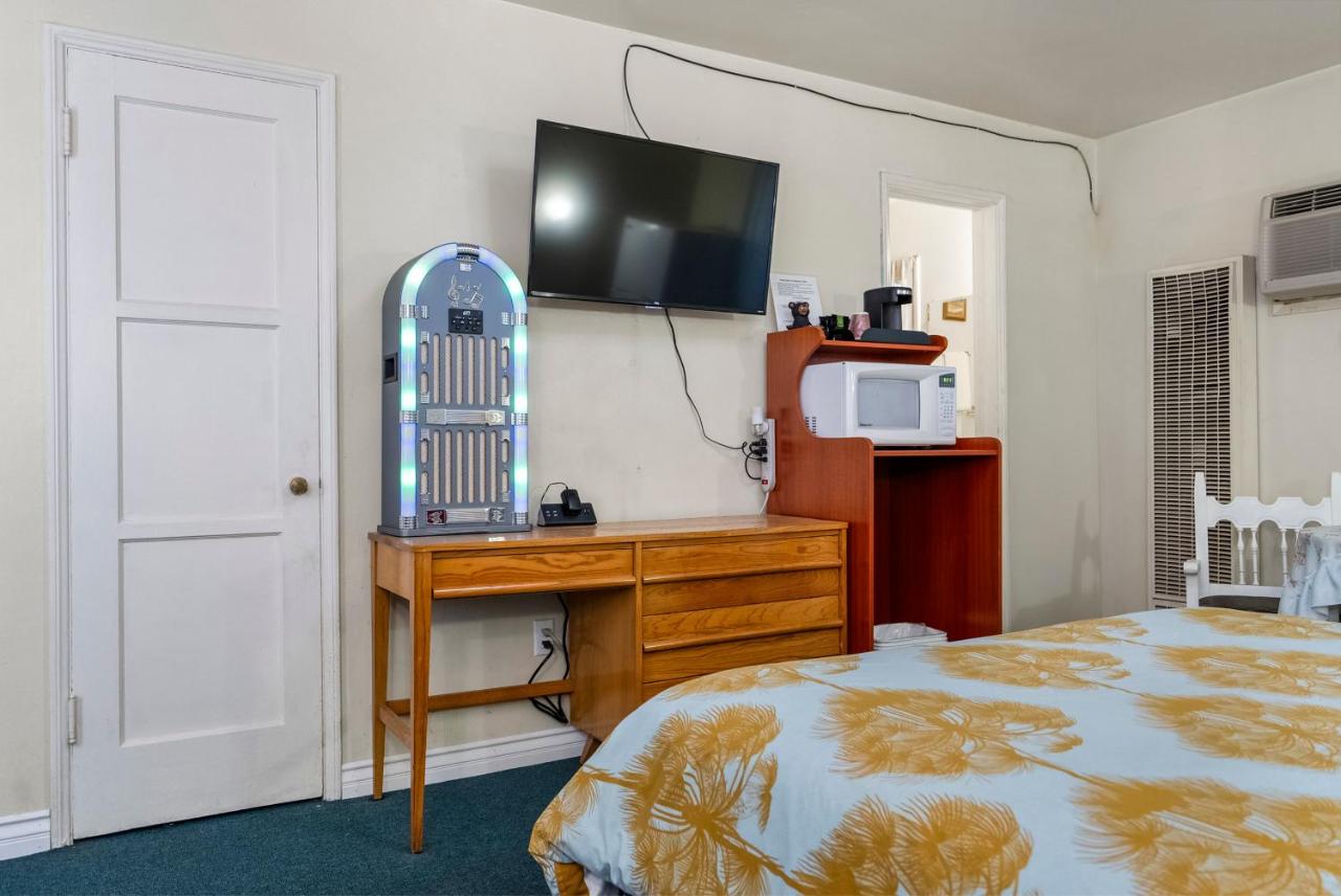 Triple Room at Harry's Man Cave: The New Star Motel Experience