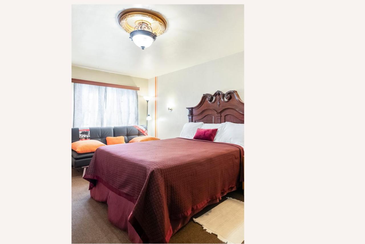 Deluxe Double Room with Extra Bed at Harry's Man Cave: The New Star Motel Experience