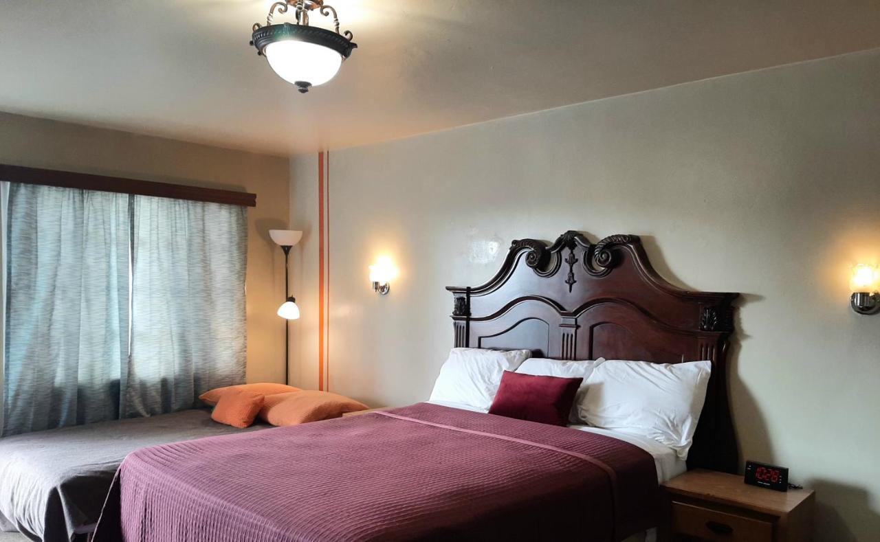 Deluxe Double Room with Extra Bed at Harry's Man Cave: The New Star Motel Experience