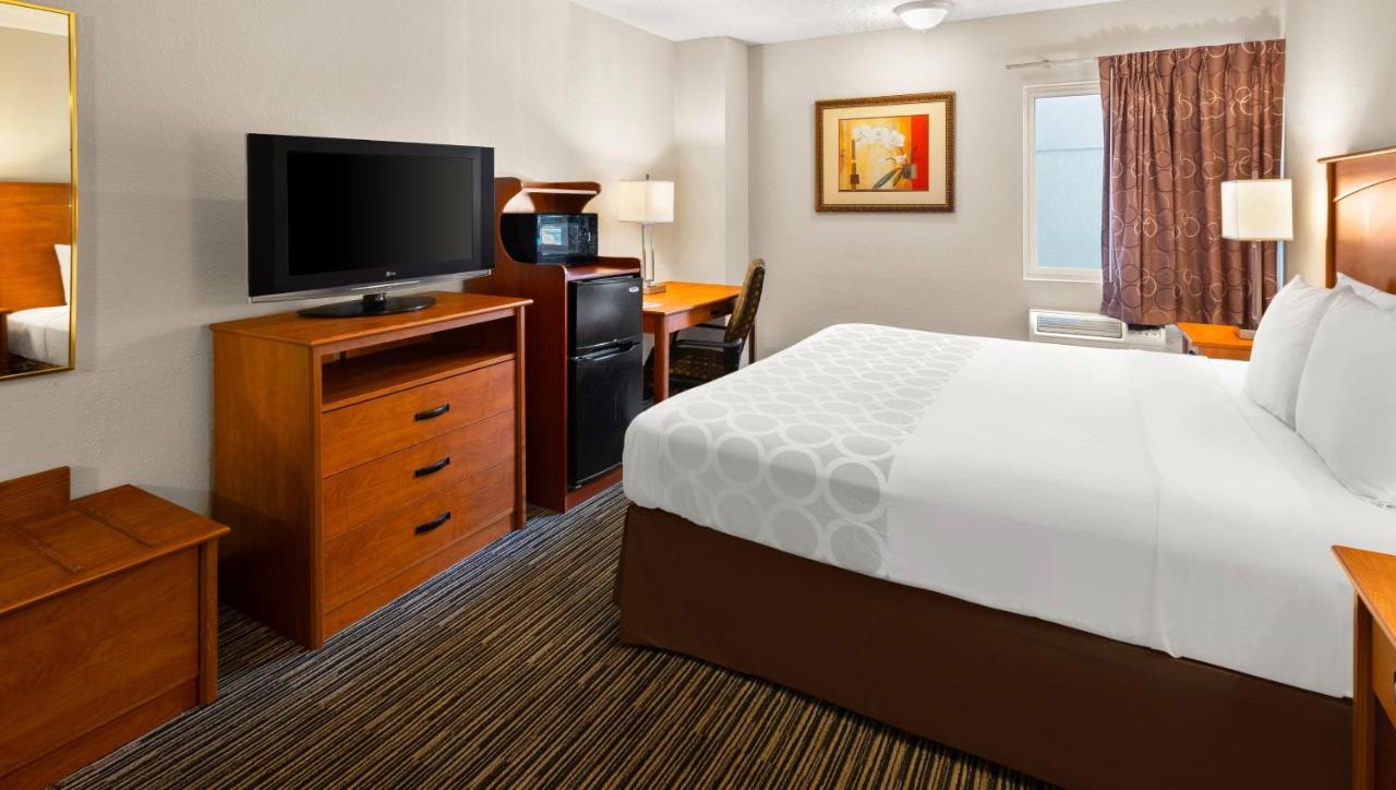 King Room - Non-Smoking at Park Inn by Radisson, Detroit Metro Airport