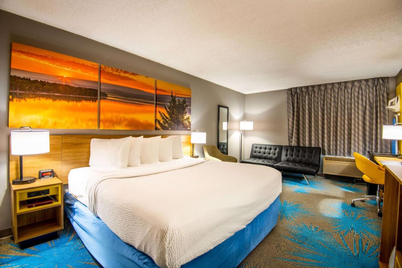 King Studio Suite - Non-Smoking at Days Inn by Wyndham Coeur d'Alene