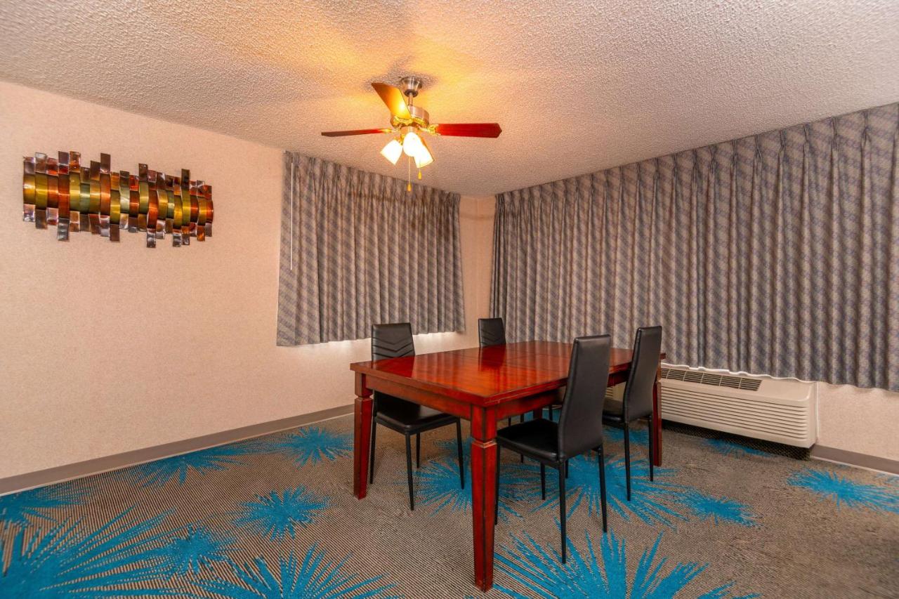 Deluxe King Studio Suite - Non-Smoking at Days Inn by Wyndham Coeur d'Alene
