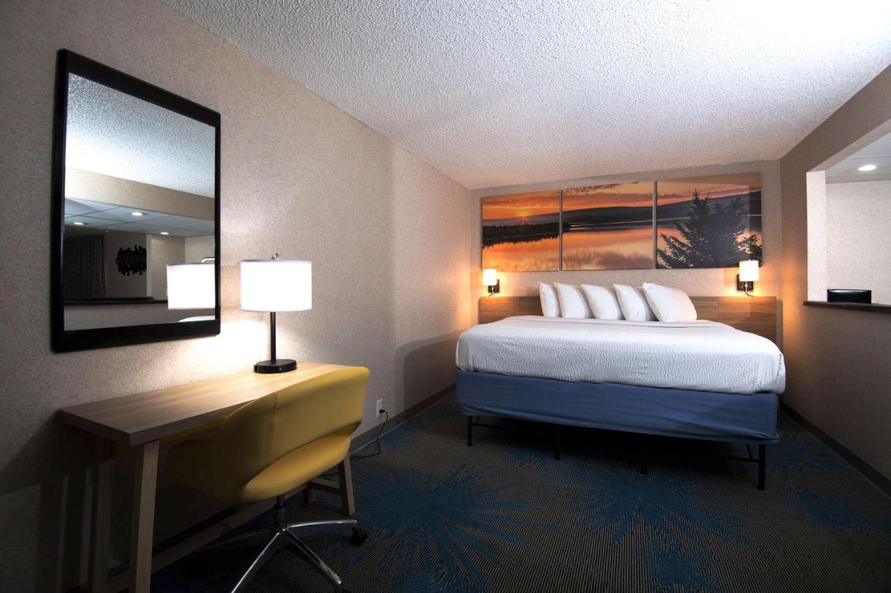 Deluxe King Studio Suite - Non-Smoking at Days Inn by Wyndham Coeur d'Alene