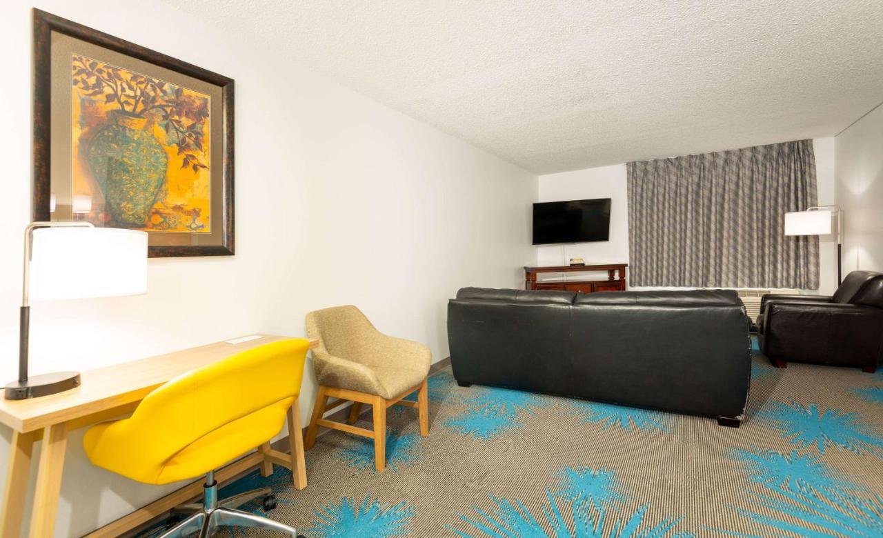 King Studio Suite - Non-Smoking at Days Inn by Wyndham Coeur d'Alene