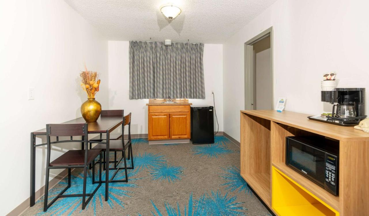 King Studio Suite - Non-Smoking at Days Inn by Wyndham Coeur d'Alene