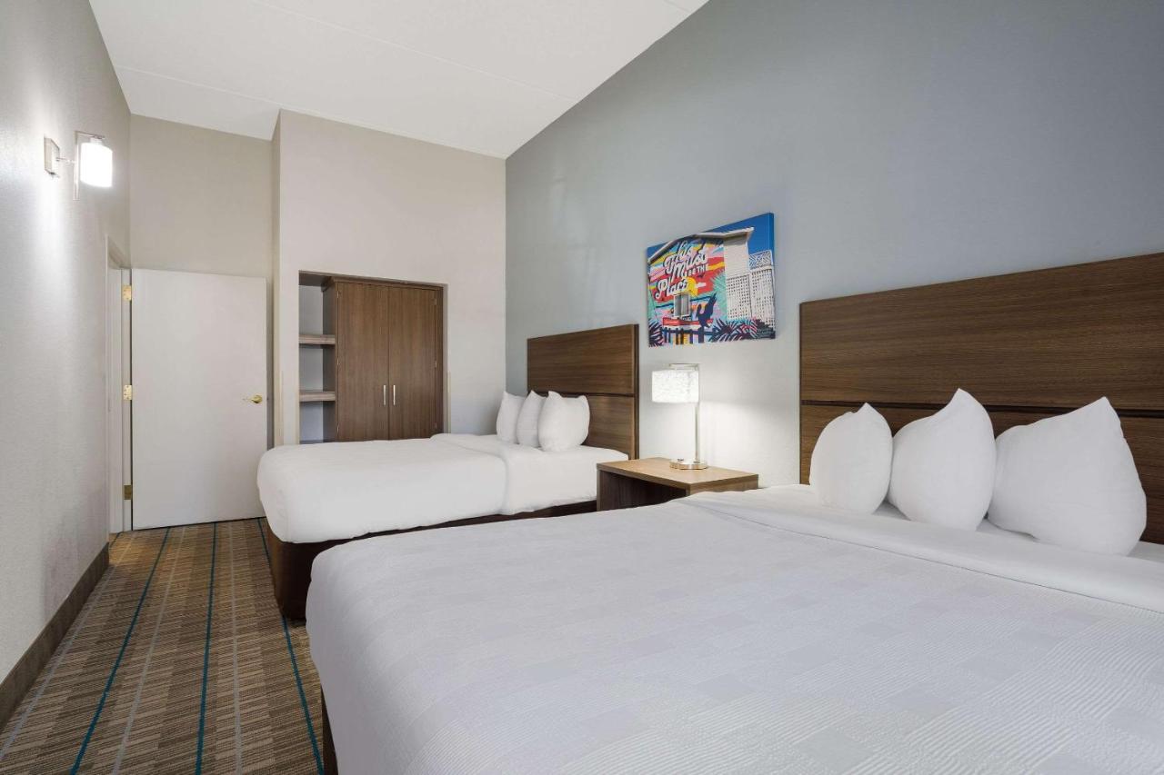 Queen Suite - Non-Smoking at MainStay Suites Wilmington - University Area