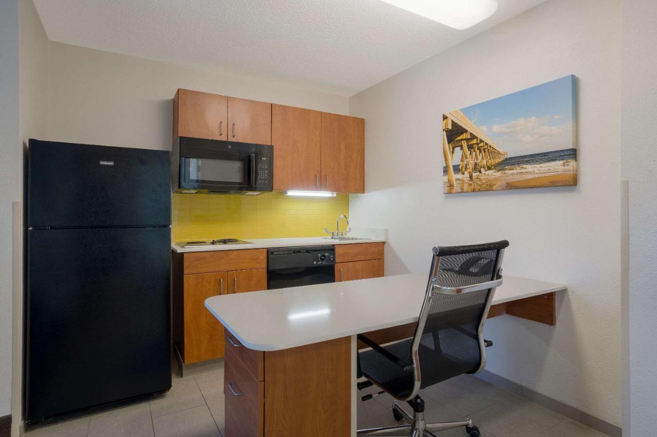 Queen Suite - Non-Smoking at MainStay Suites Wilmington - University Area