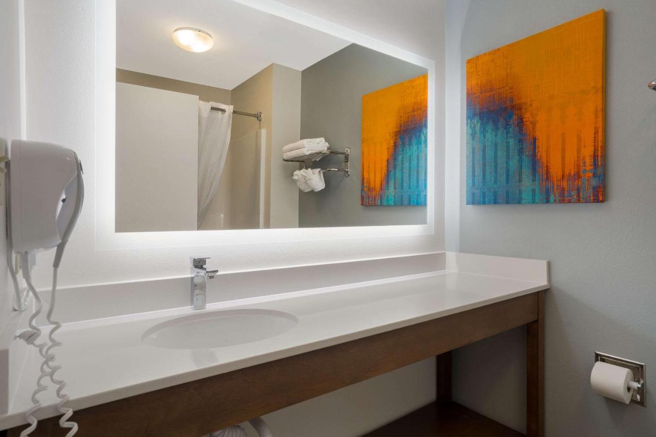 King Suite - Non-Smoking at MainStay Suites Wilmington - University Area