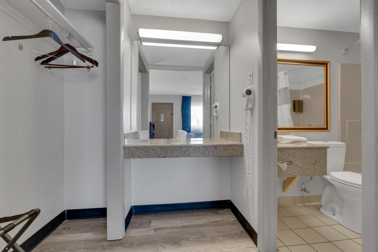 | Days Inn by Wyndham Wrightstown