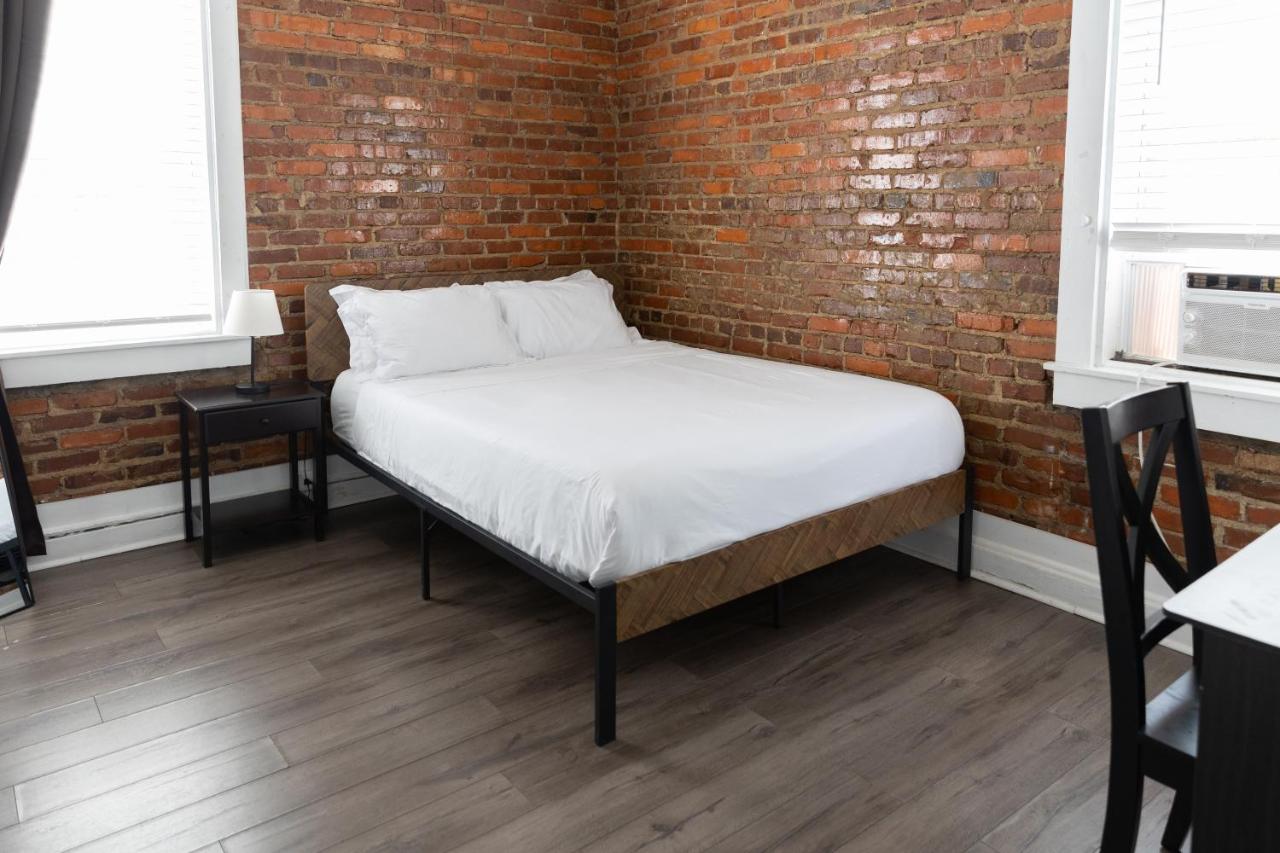 | Hunter Arms Hotel