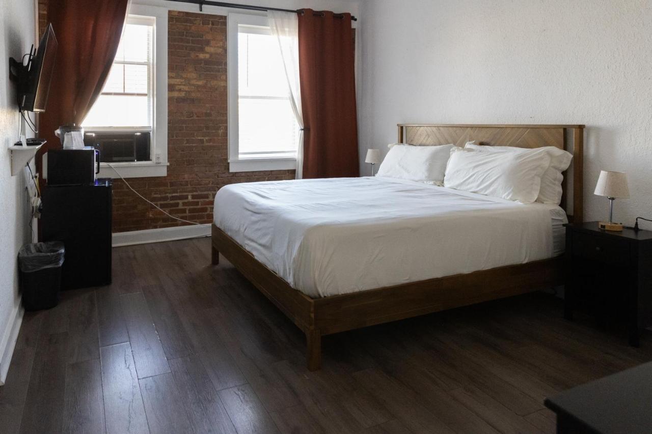 | Hunter Arms Hotel