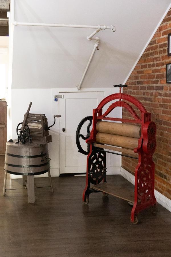 | Hunter Arms Hotel