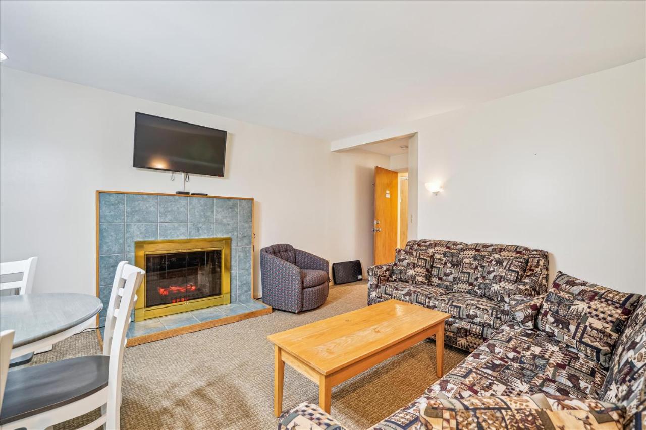 | Deluxe Two Bedroom Suite on the 1st floor outdoor heated pool 10708
