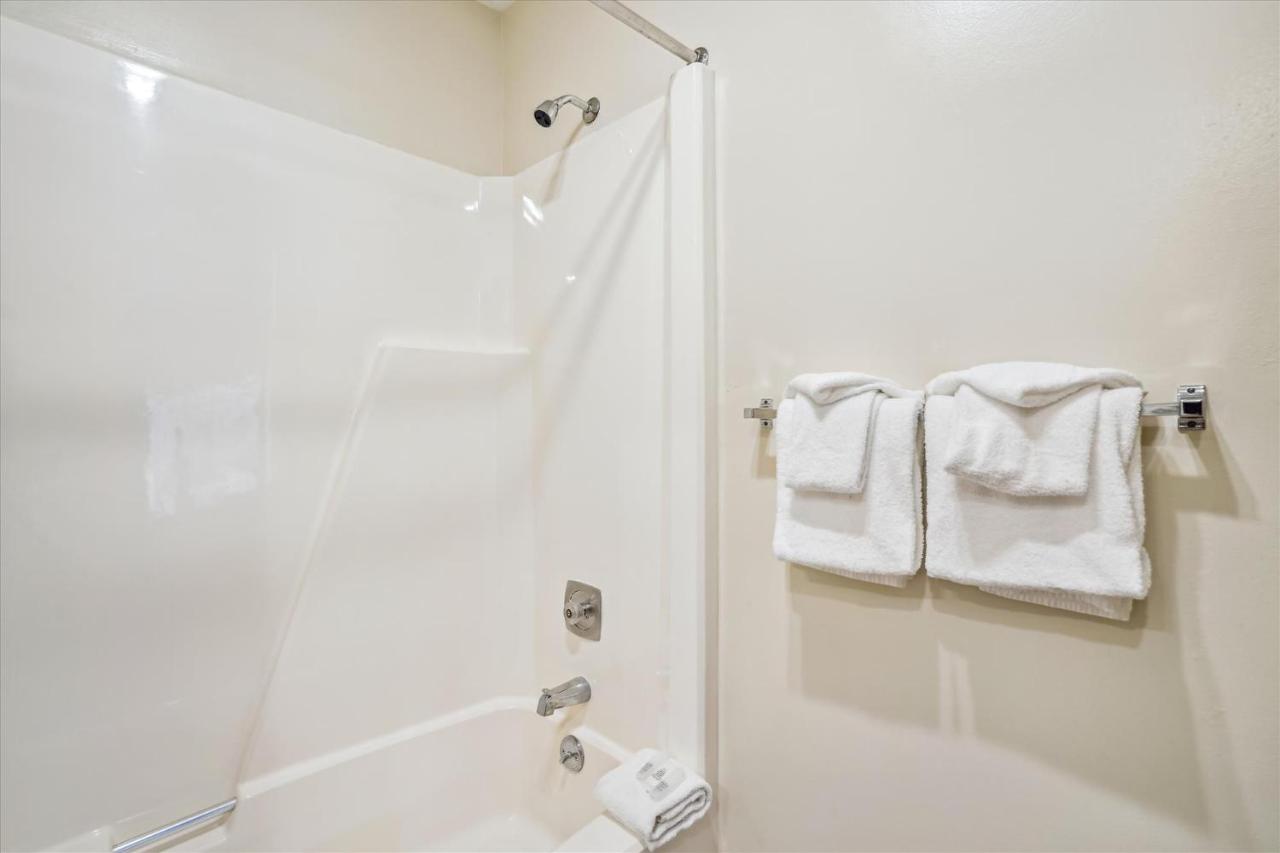 | Deluxe Two Bedroom Suite on the 1st floor outdoor heated pool 10708