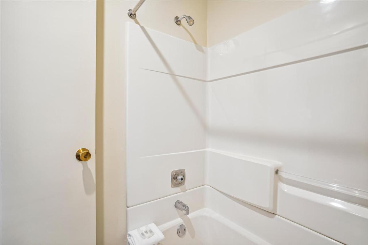 | Deluxe Two Bedroom Suite on the 1st floor outdoor heated pool 10708