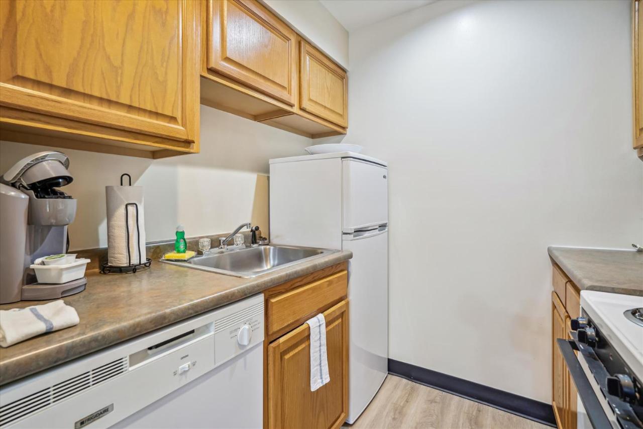 | Deluxe Two Bedroom Suite on the 1st floor outdoor heated pool 10708