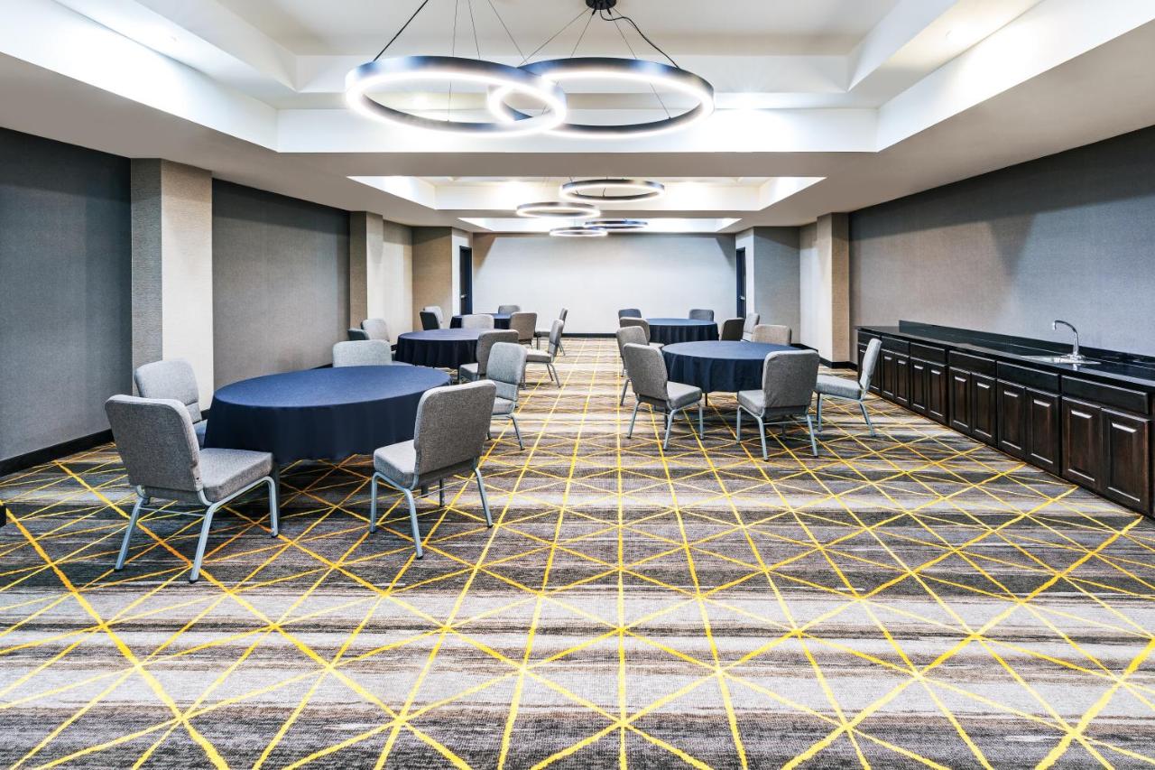 | Holiday Inn & Suites Stillwater-University West, an IHG Hotel