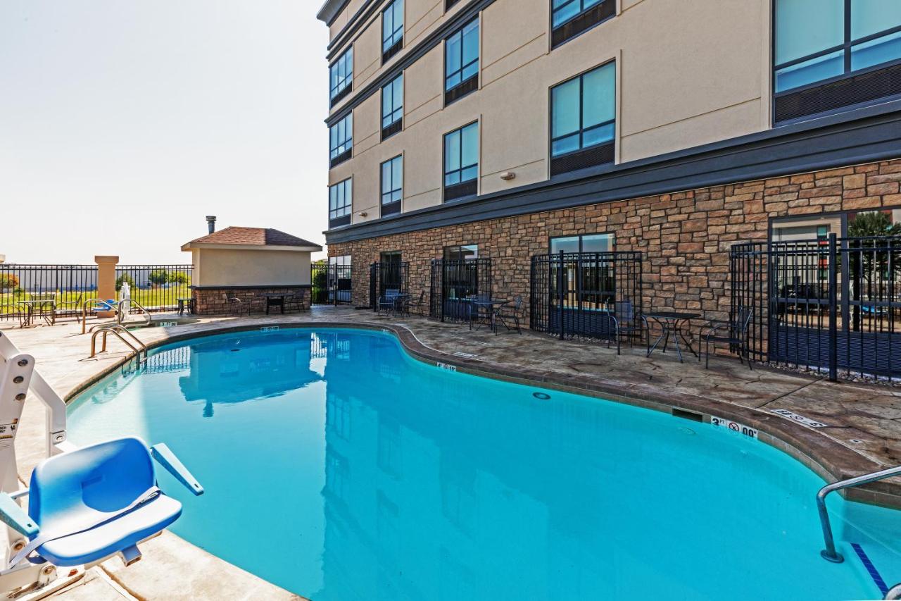| Holiday Inn & Suites Stillwater-University West, an IHG Hotel