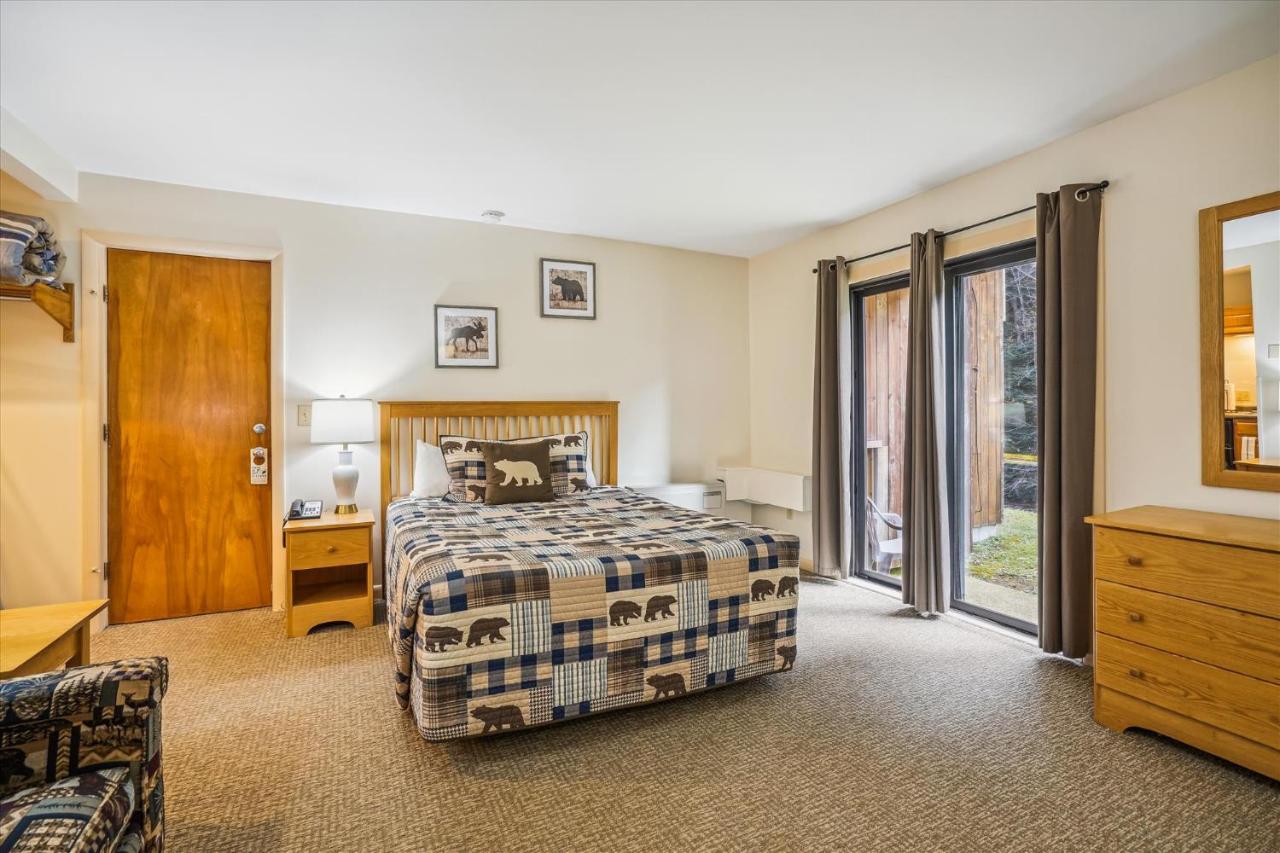 | Cedarbrook Queen Studio 107