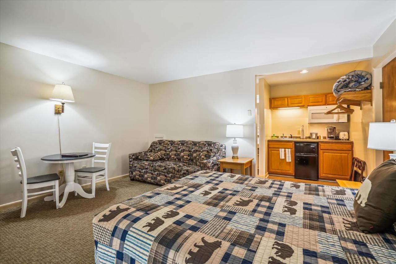  | Cedarbrook Queen Studio 107