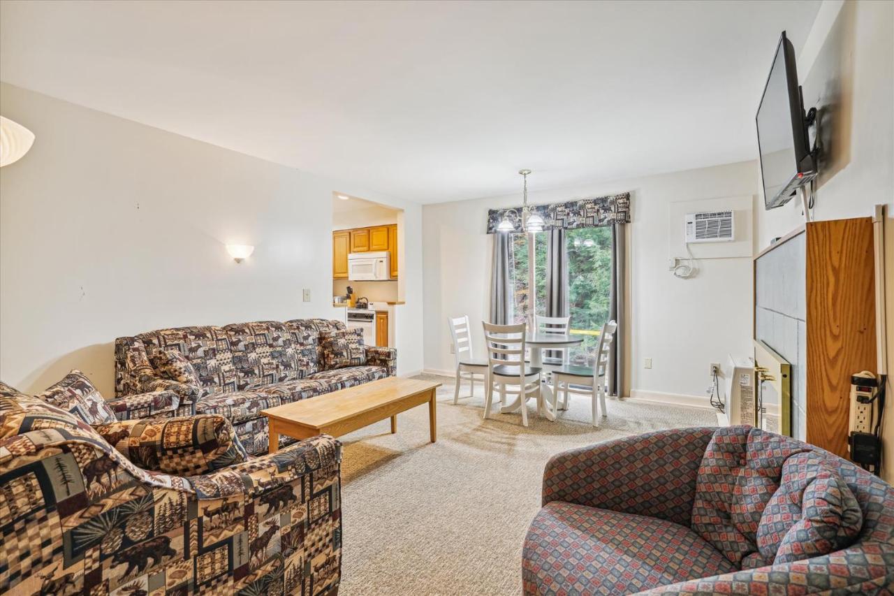 | Cedarbrook Queen Suite 108
