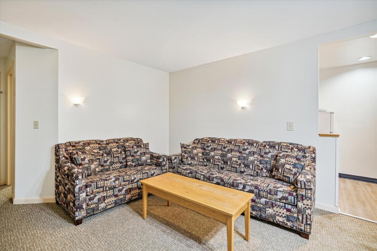 | Cedarbrook Queen Suite 108