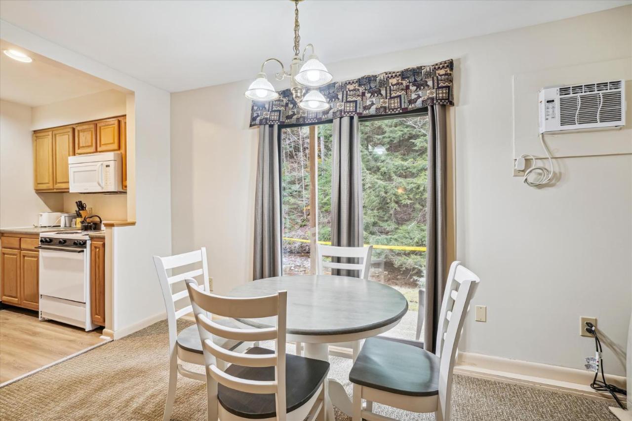 | Cedarbrook Queen Suite 108