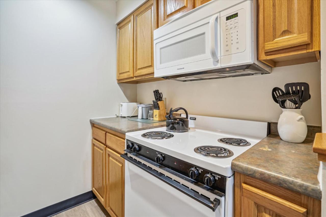 | Cedarbrook Queen Suite 108