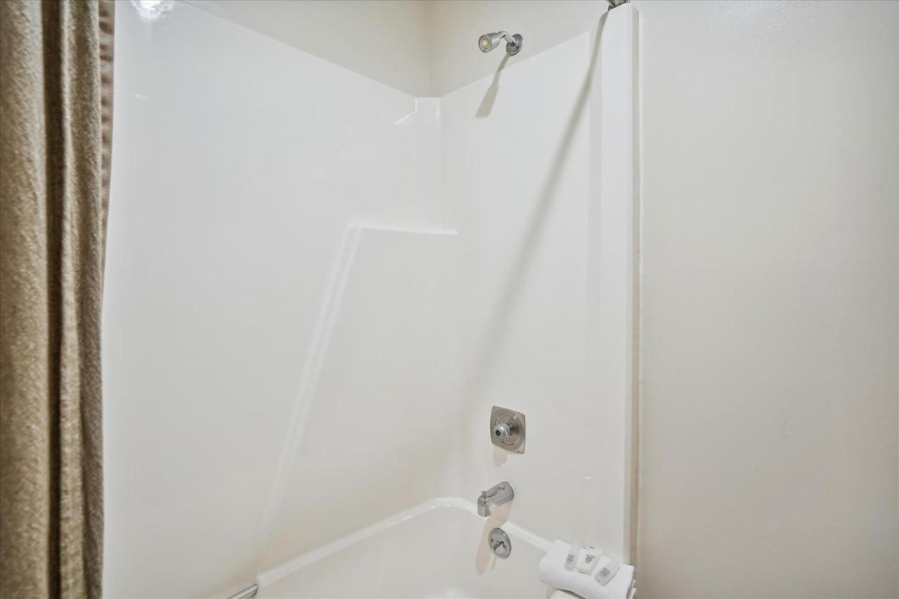 | Deluxe Two Bedroom Suite on the 1st floor with outdoor heated pool 19110