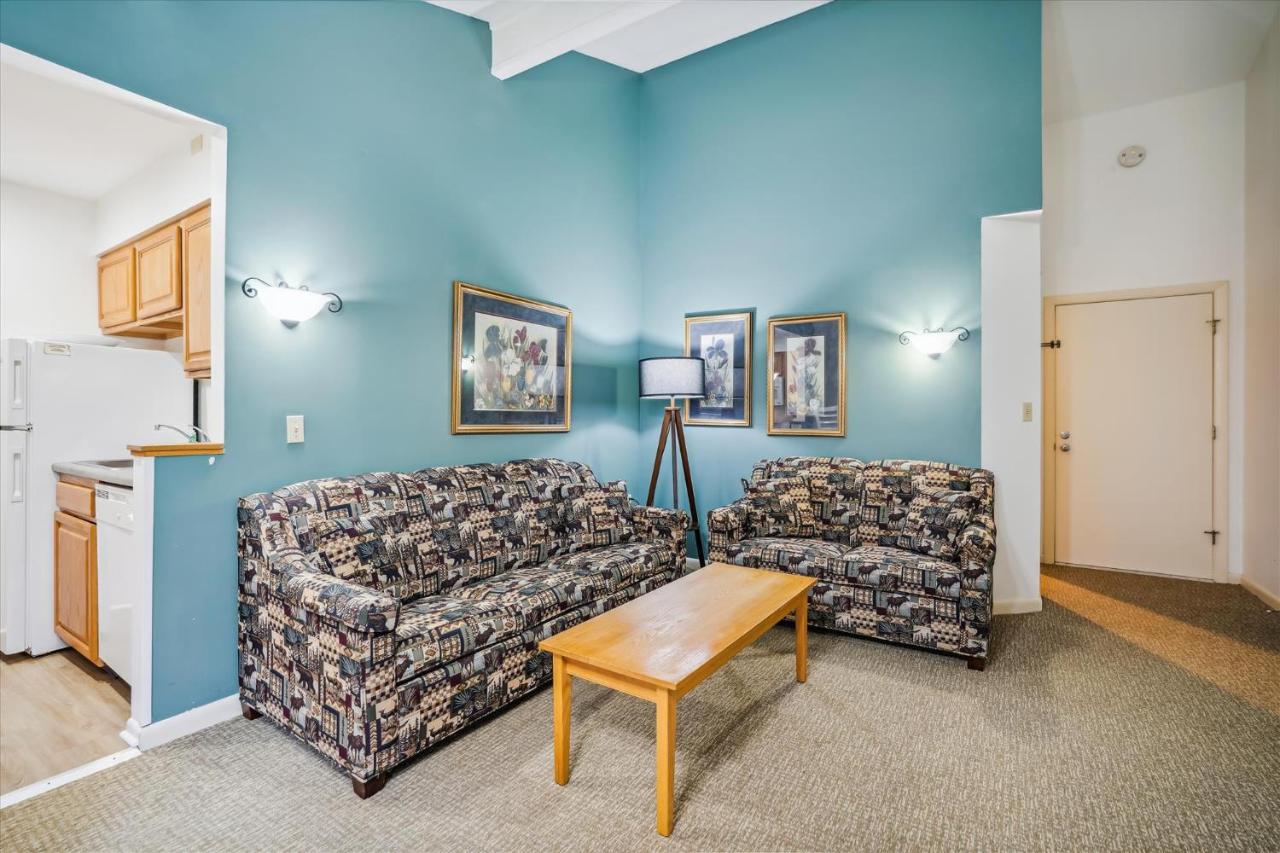  | Cedarbrook Queen Suite 109