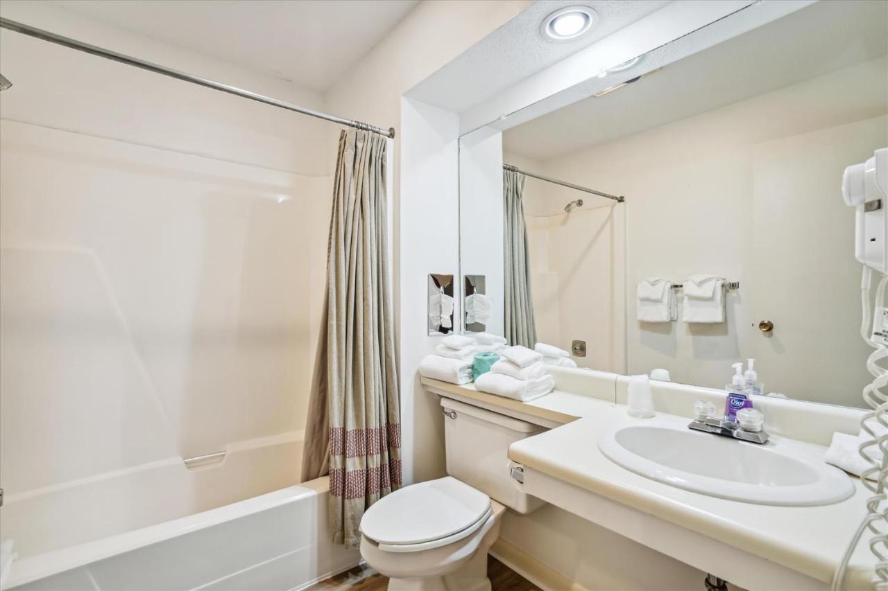  | Cedarbrook Queen Suite 109