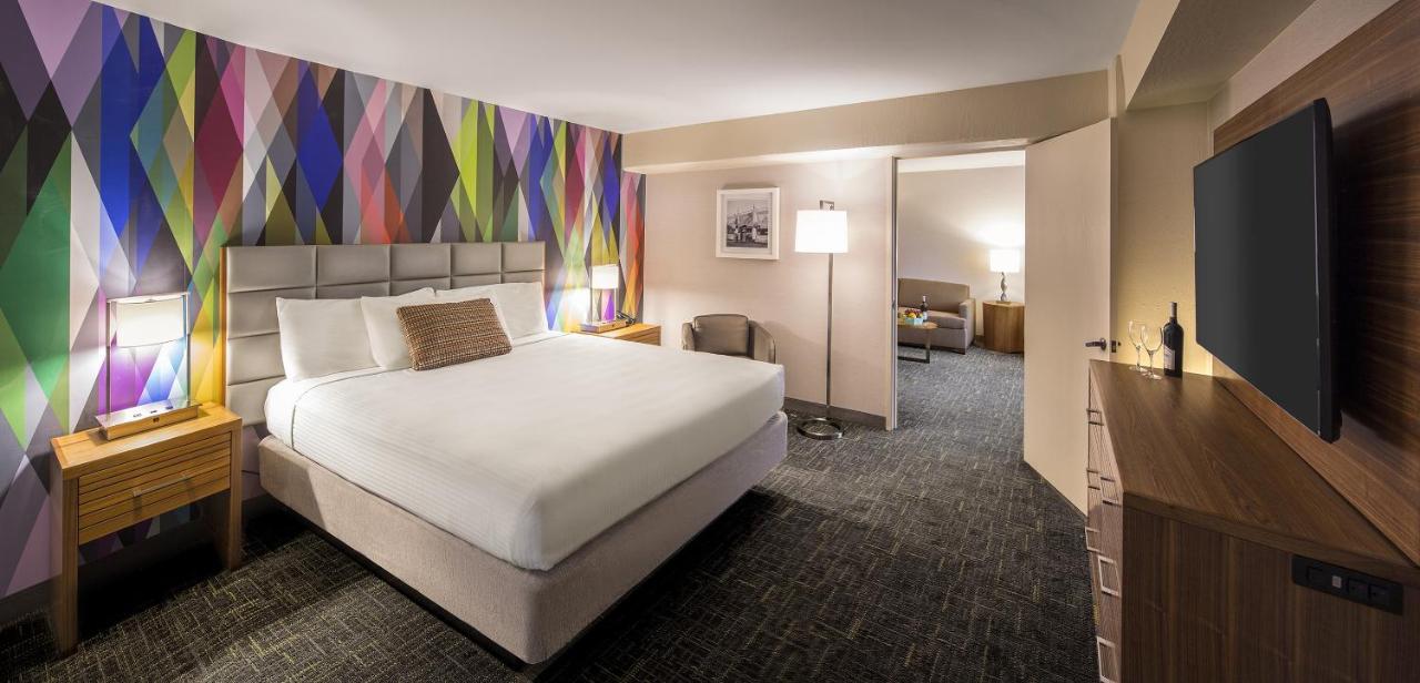 Mini Suite High Floor 1 King Non-Smoking at Circus Circus Reno – A Caesars Rewards Destination