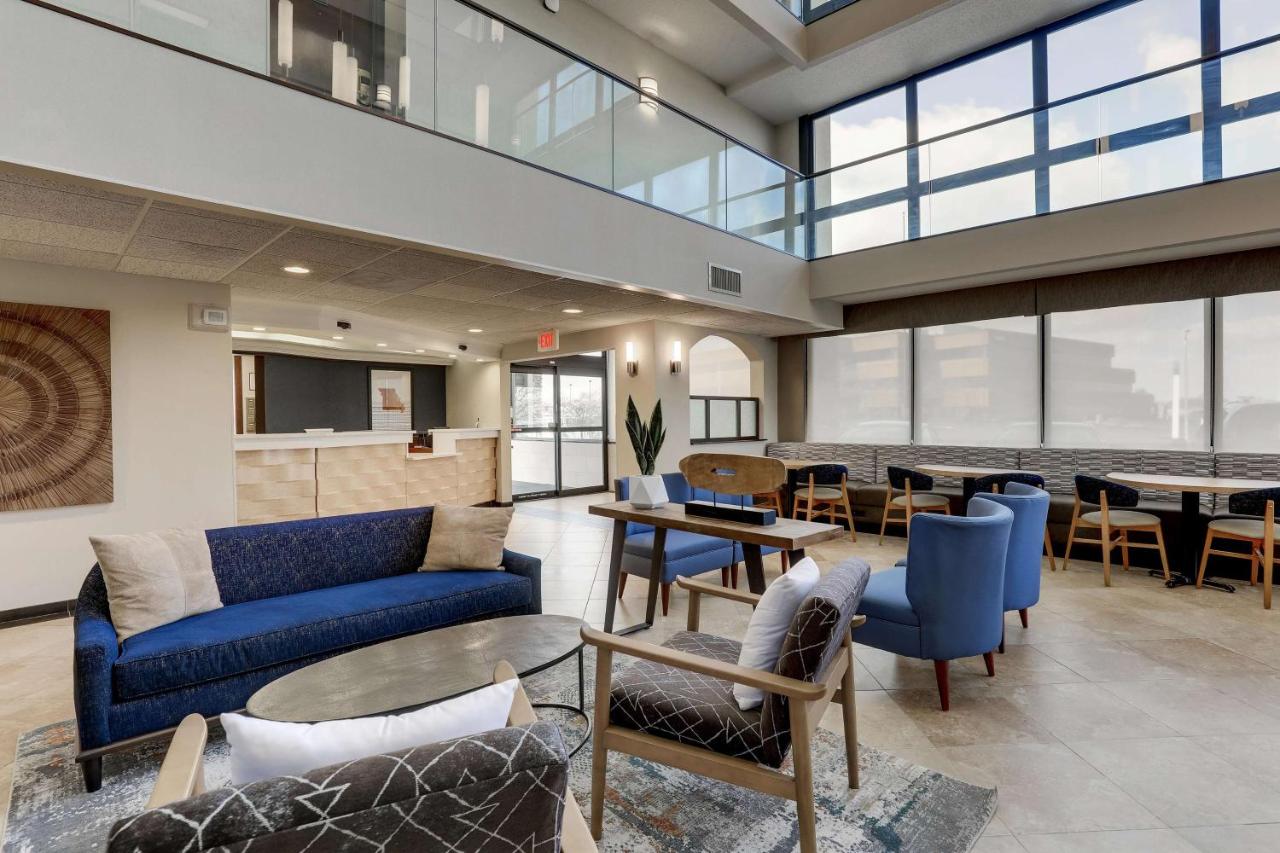 | Drury Inn & Suites St. Louis St. Peters