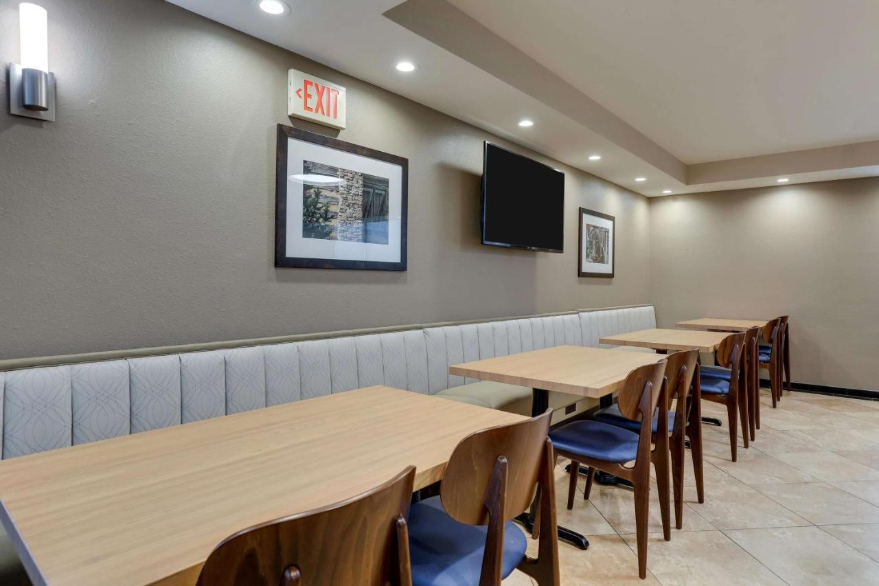 | Drury Inn & Suites St. Louis St. Peters