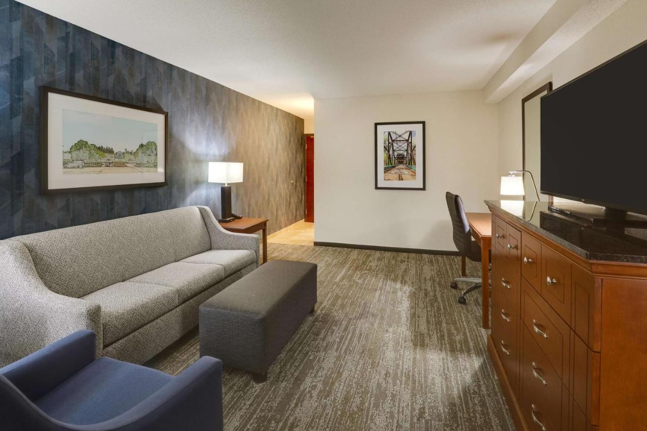 | Drury Inn & Suites St. Louis St. Peters