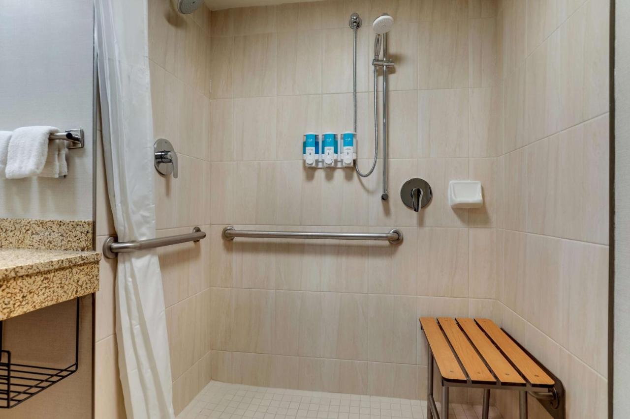 | Drury Inn & Suites St. Louis St. Peters