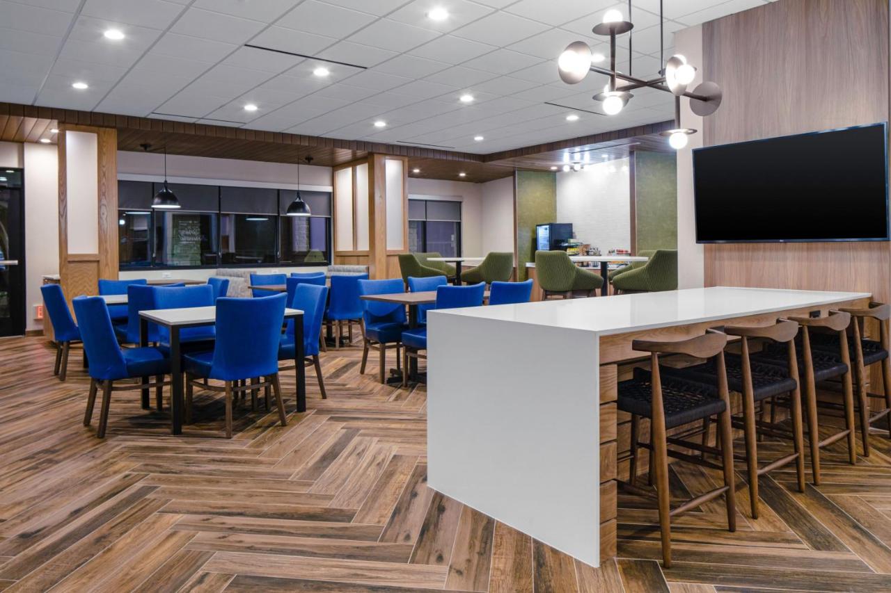 | Fairfield by Marriott Inn & Suites Corinth I-35