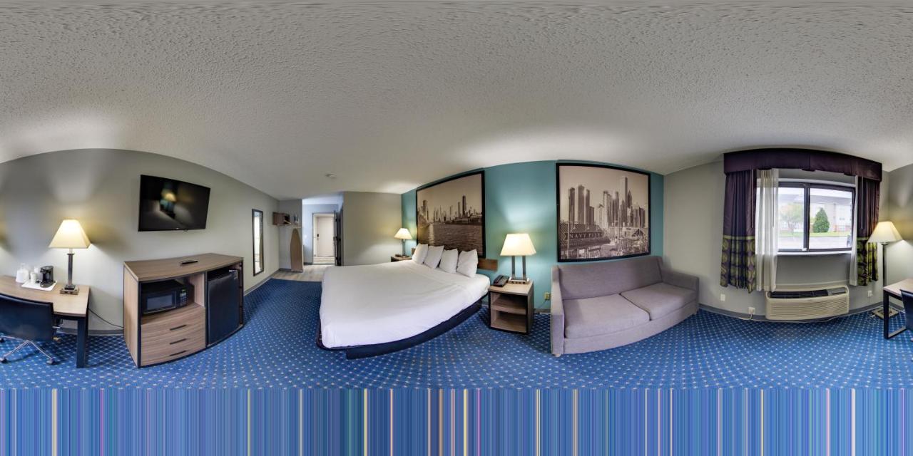 Business King Room - Non-Smoking at Super 8 by Wyndham Rockford I-90/Casino District