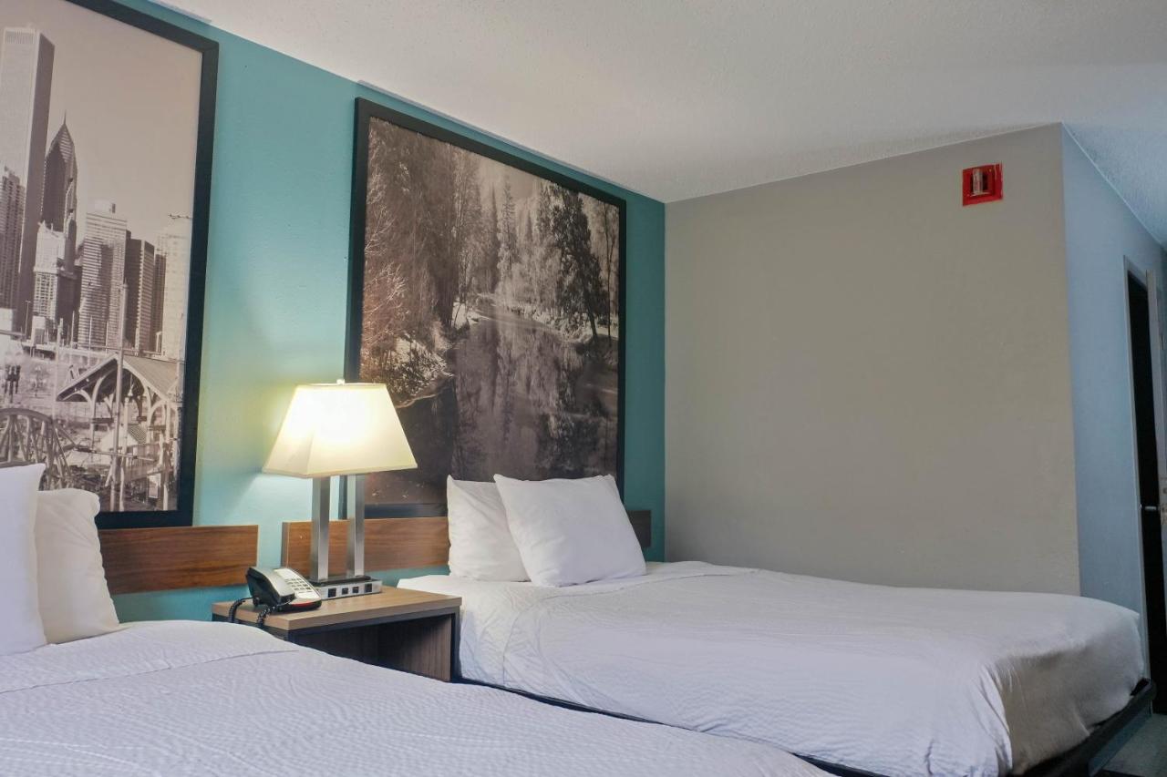 Queen Room with Two Queen Beds - Mobility Access/Non-Smoking at Super 8 by Wyndham Rockford I-90/Casino District