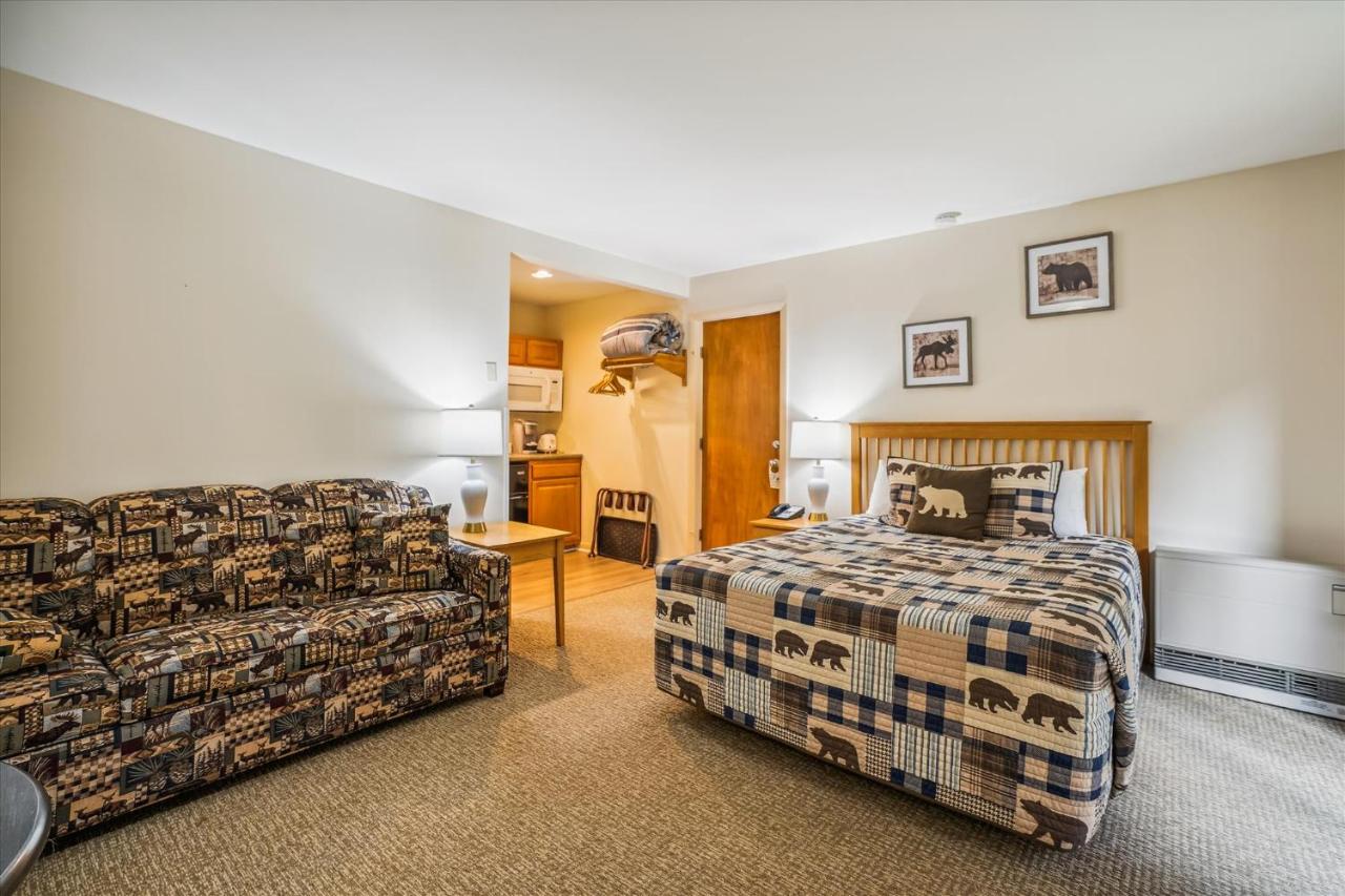 | Cedarbrook Queen Studio 110