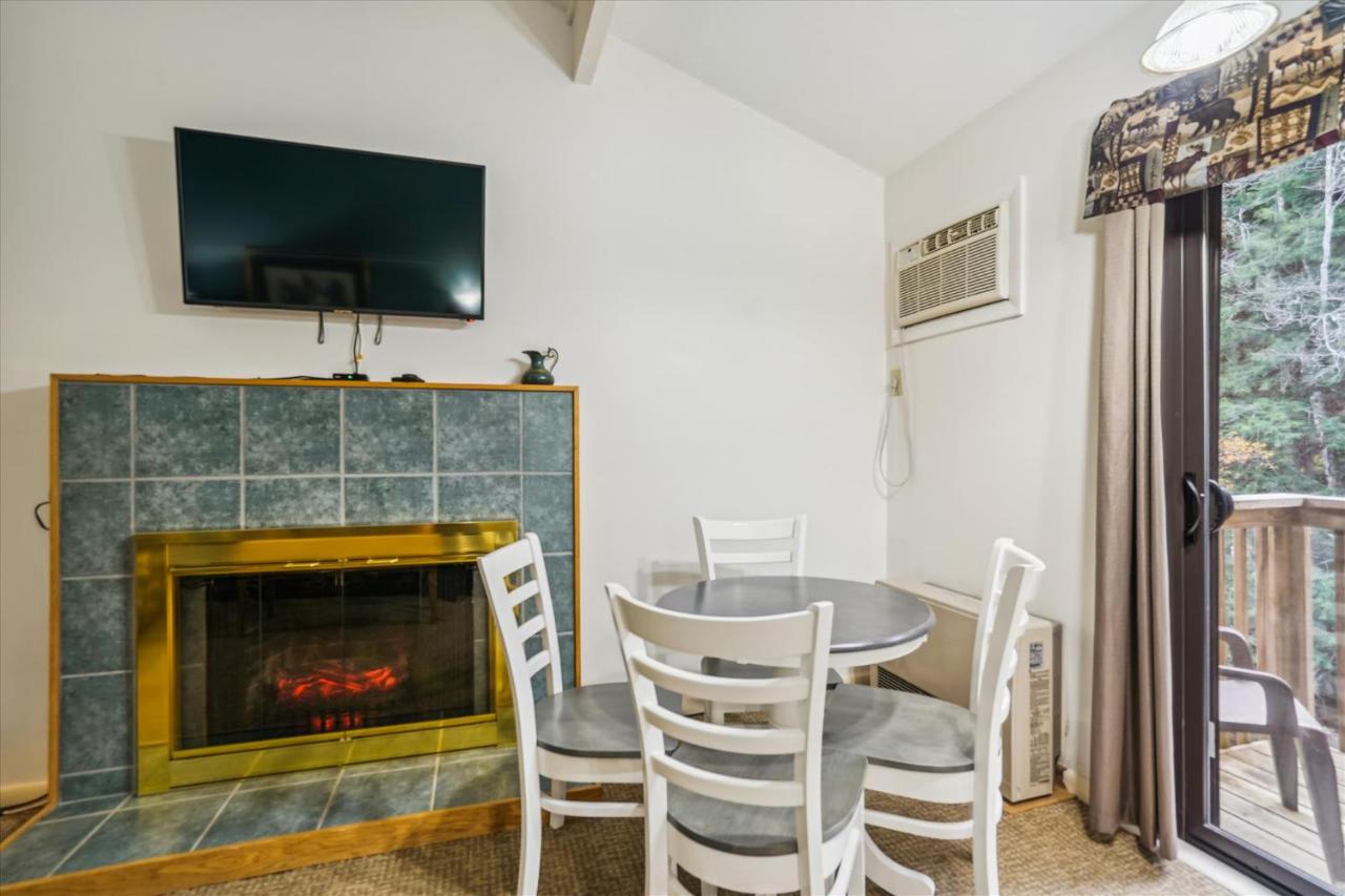 | Deluxe Two Bedroom Suite on 2nd floor with outdoor heated pool 20708