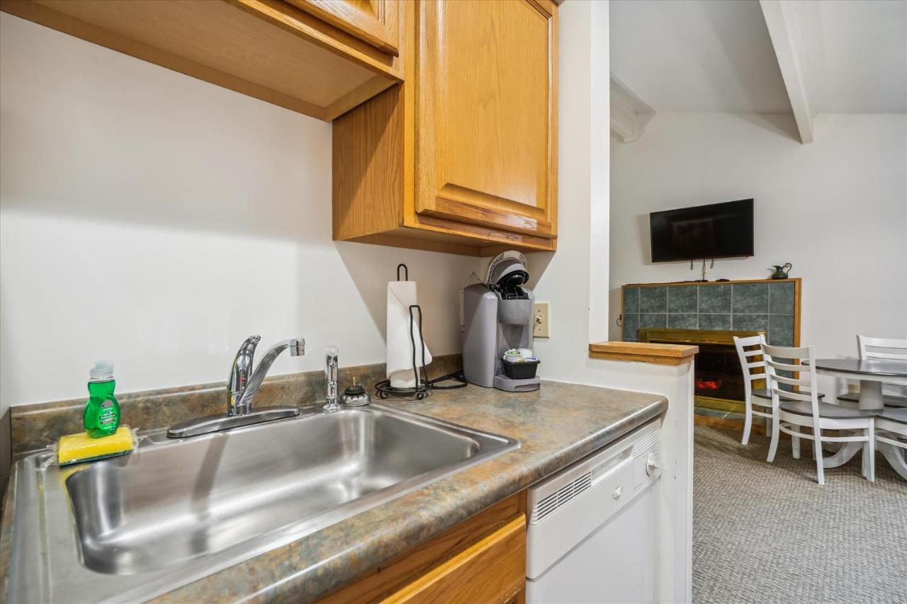 | Deluxe Two Bedroom Suite on 2nd floor with outdoor heated pool 20708