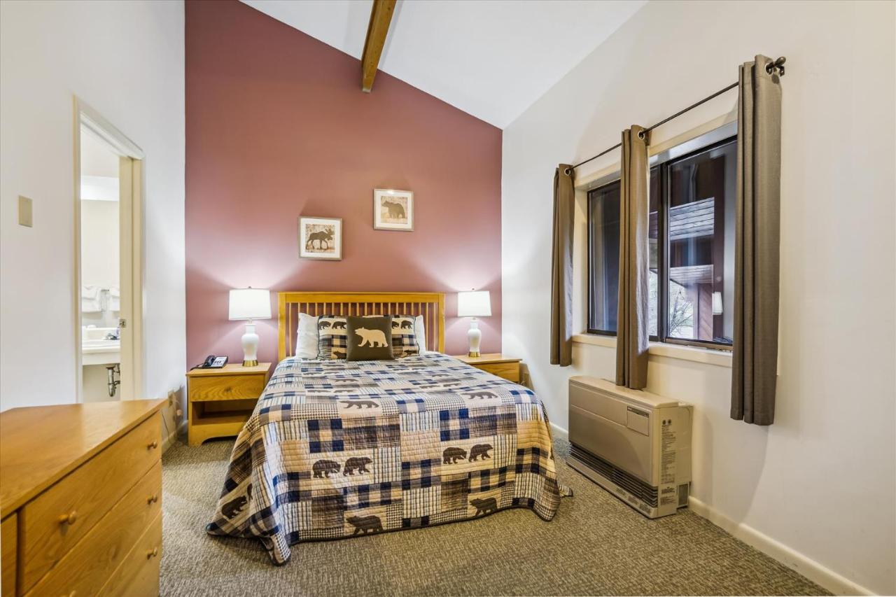 | Deluxe Two Bedroom Suite on 2nd floor with outdoor heated pool 20708