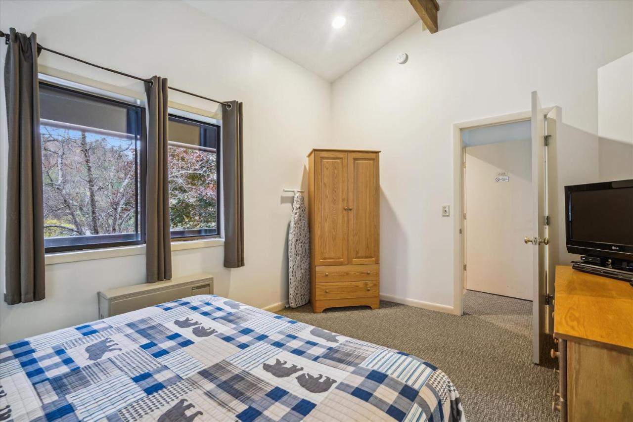 | Deluxe Two Bedroom Suite on 2nd floor with outdoor heated pool 20708