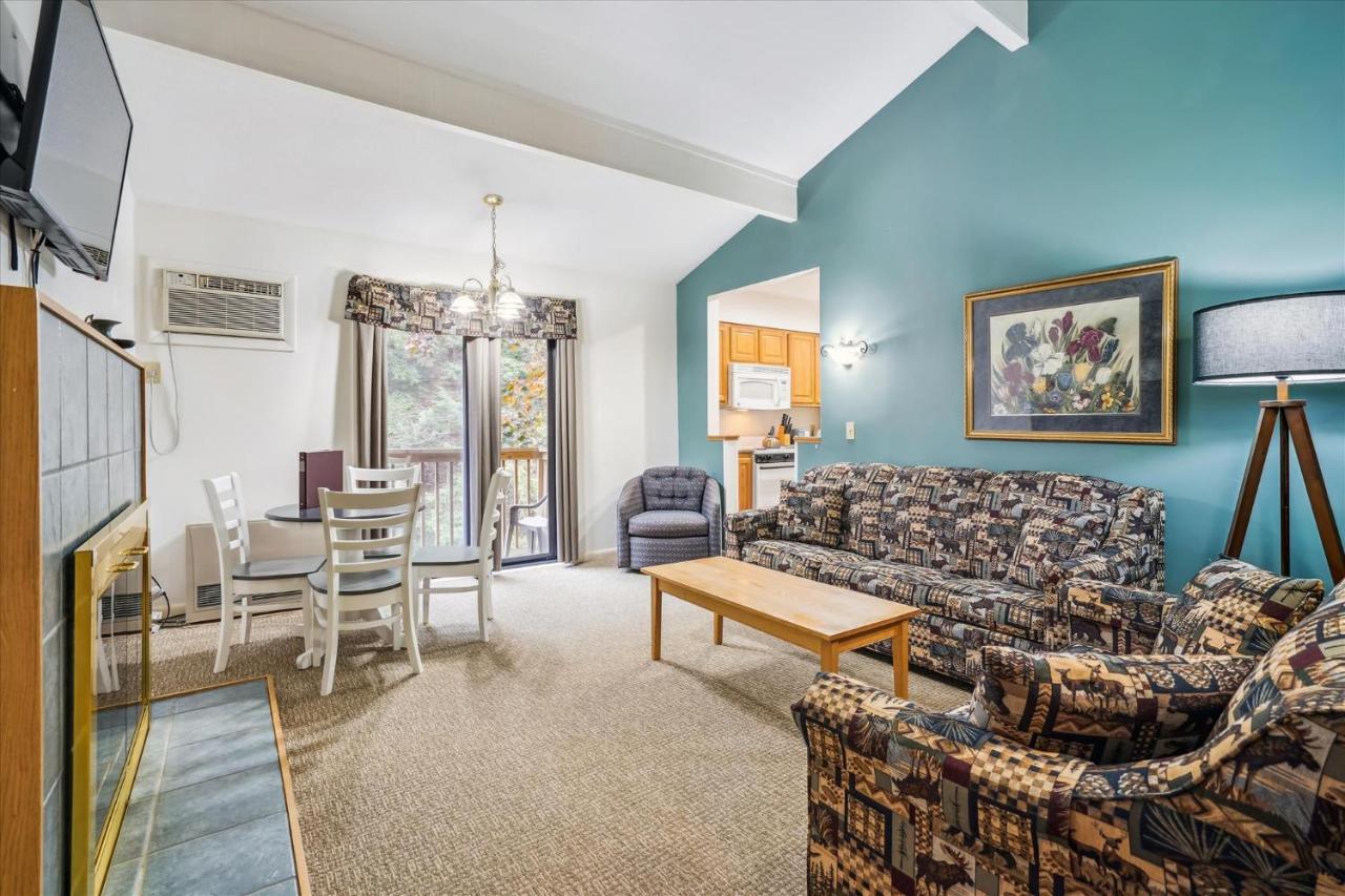 | 208 Cedarbrook One bedroom Queen Suite